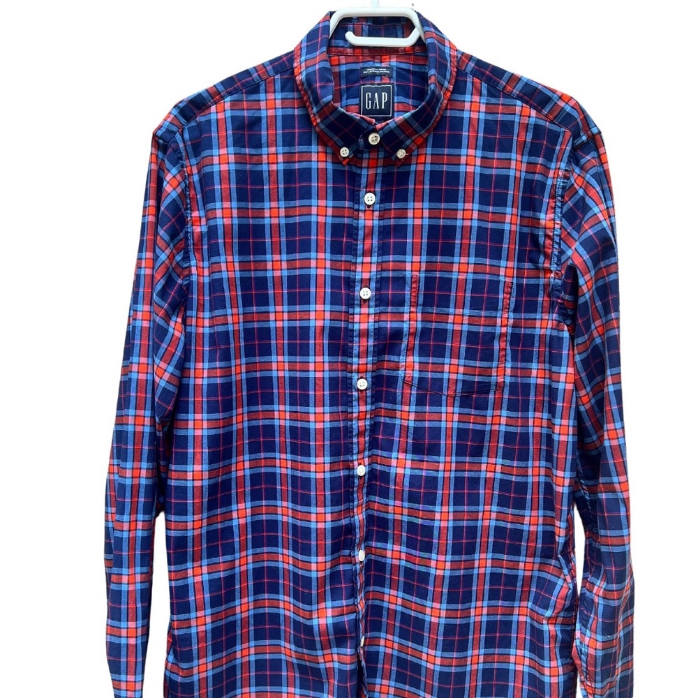 GAP Men's button down plaid shirt Size L